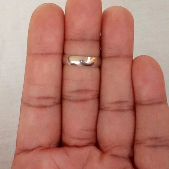 Sterling Silver Turquoise Oval Ring: Size (7) - Picture 9 of 12